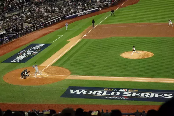 野球場でサッカー！ヤンキースのスタジアムで「ダービーマッチ」を開催するとこうなる