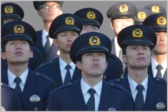 警察官は巡査になって給料もらいながら警察学校 18年2月7日 エキサイトニュース