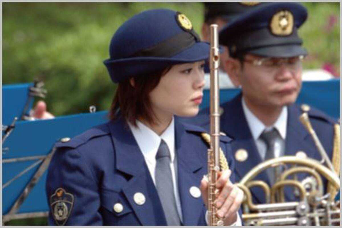 明日から冬服の女性警察官の制服は1着いくら 19年11月30日 エキサイトニュース