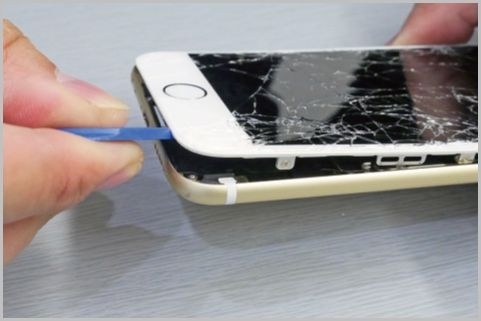 iPhoneフロントパネルとバッテリーを自力で修理