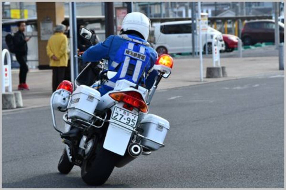 白バイならぬ青バイや黒バイが取り締まるのは 年9月3日 エキサイトニュース
