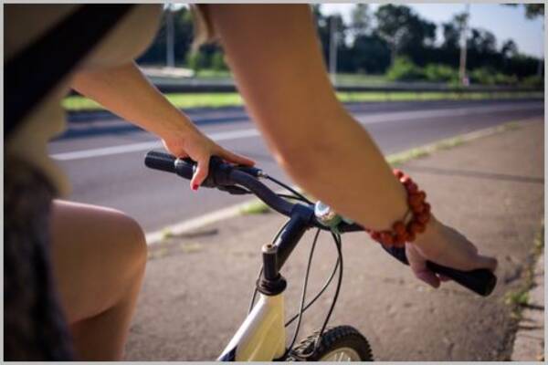 自転車は左側通行を守らないといきなり赤キップ 年9月10日 エキサイトニュース