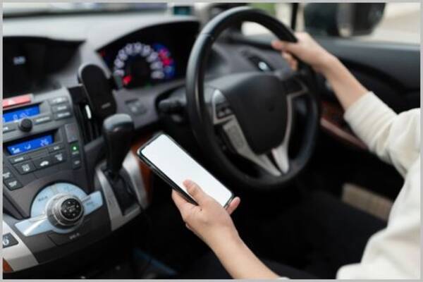 交通違反にならない ながらスマホ の範囲は 21年9月10日 エキサイトニュース