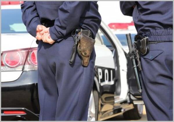 警察官が警棒を左腰に装着するのには理由がある 21年11月16日 エキサイトニュース 警察官が警棒を左腰に装着するのには理由がある 21年11月16日 エキサイトニュース