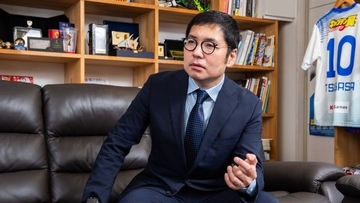 「南葛SCがJリーグに昇格したら、バルサとの提携、エムバペの獲得も夢じゃない」。岩本義弘GMが明かす、新時代の経営戦略
