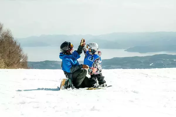 「五輪後、ゲレンデに何が起きたのか。「スノーボードの聖地」が挑む人気の広がりと文化の醸成」の画像