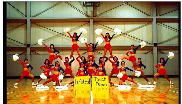 「社員応援団から企業文化の象徴へ。富士通チアリーダー部「フロンティアレッツ」が紡いだ47年」の画像