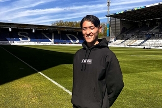欧州1年目で29試合スタメン出場。秋山裕紀が選択した“自分の良さを出さない”存在証明