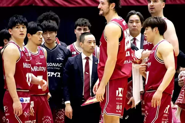「ベテランの進化論。Bリーグ・川崎ブレイブサンダースを牽引する篠山竜青が、37歳でプレースタイルを変えた理由」の画像