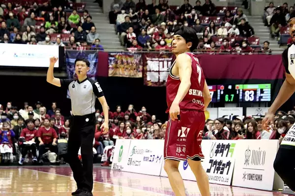 「ベテランの進化論。Bリーグ・川崎ブレイブサンダースを牽引する篠山竜青が、37歳でプレースタイルを変えた理由」の画像