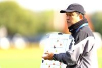 風間八宏のひざを支え、サンフレッチェを変えたトレーナーとの出会い「身体のことは西本さんに聞けばいい」