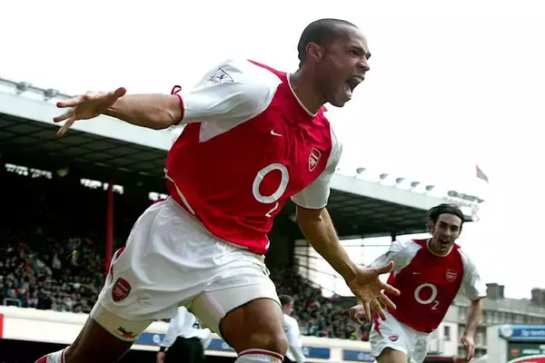 あの日、ハイバリーで見た別格。英紙記者が語る、ティエリ・アンリが「プレミアリーグ史上最高」である理由