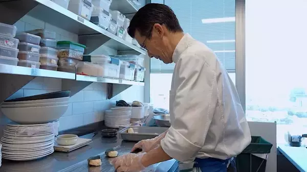 「なでしこジャパン支える“食の戦術”。西芳照シェフが整える短期決戦の食卓「小さい選手も男子並み。だから走れる」」の画像