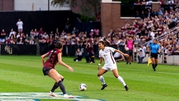 なぜアメリカ大学女子サッカーに1万人集まるのか？　全米制覇経験・岩井蘭が指摘する日本の問題点