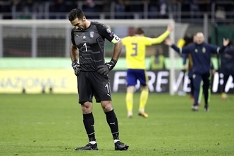 名守護神が悲憤に震えたCL一戦と代表戦。ブッフォンが胸中明かす、崩れ落ちた夜と譲れぬ矜持