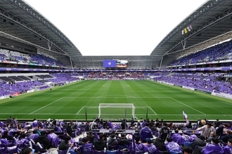 広島で「街が赤と紫に染まる日常」。ＮＴＴデータ中国・鈴森社長が語る、スポーツと地域の幸福な関係