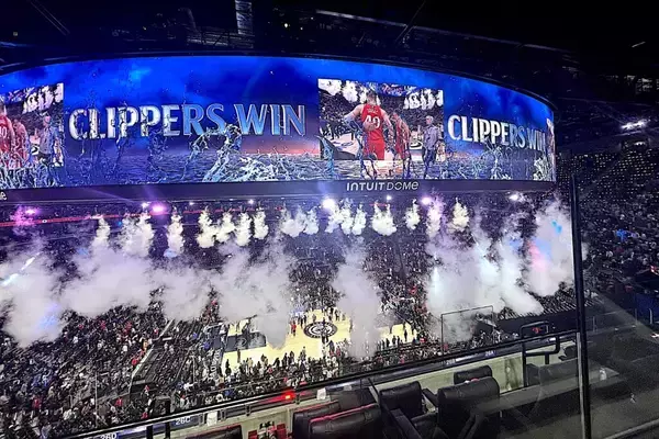 「広島で「街が赤と紫に染まる日常」。ＮＴＴデータ中国・鈴森社長が語る、スポーツと地域の幸福な関係」の画像