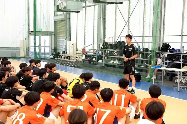 「なぜ強豪高校サッカー部員を集めてフットサル交流戦？　新たな育成策から日本代表候補6人が生まれた理由」の画像