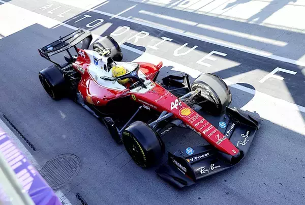 「【F1】41歳ハミルトン、フェラーリで再燃。「過去の自分は間違っていた」と語る“復活の兆し”」の画像