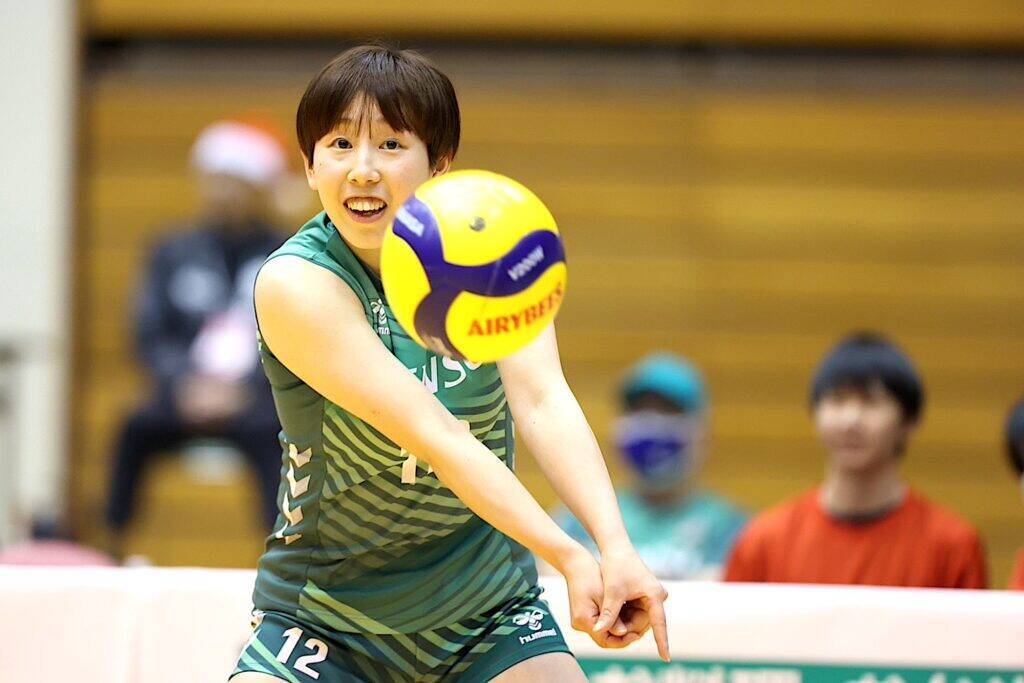 試合前に40キロの宇宙服。「自己中だった私が支える側に」元SVリーガー古市彩音、スタッフ1年目の挑戦