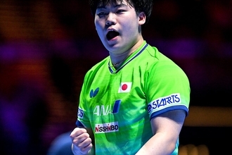 18歳・松島輝空が世界1位を追い詰めた夜。中国との“殴り合い”が示した日本卓球の進化
