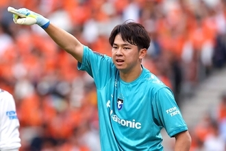 170cm弱だった少年が195cmに。G大阪の18歳GK荒木琉偉が語る「鈴木彩艶を追い越す」未来