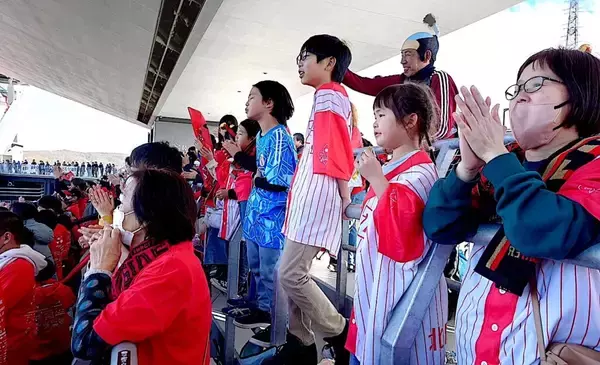 「南葛SC、浦和、ツエーゲン金沢…20日間で80万円、サッカーの輪で実現した能登半島支援。ちょんまげ隊長「関心の糸をつないでほしい」」の画像