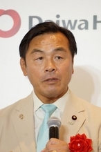 石川県知事となった馳浩氏、過去の体罰で批判されたことも