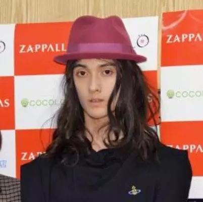 栗原類 休日に友人との対戦姿を目撃 絶好調な俳優業支える ポケカ愛 22年5月28日 エキサイトニュース