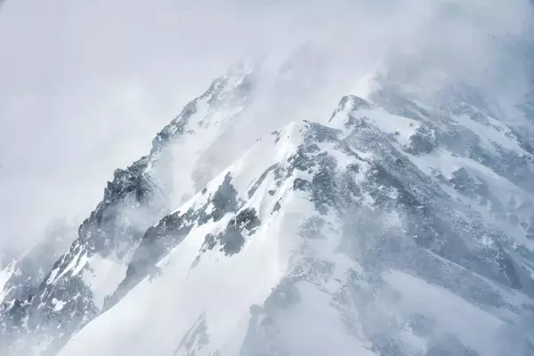 ウォーキング感覚で雪山に向かった学生４人が遭難 無事救助されるも「愚か者」と非難の声