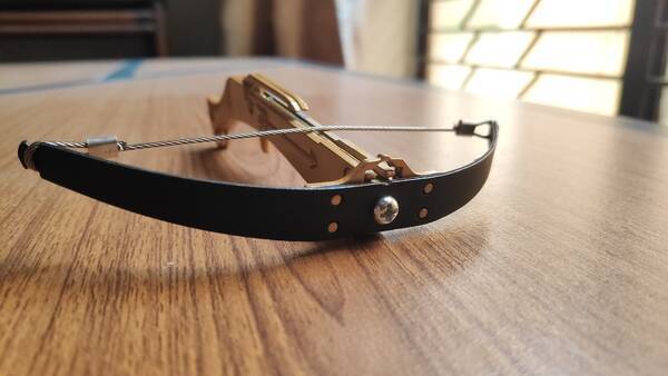 夫婦は無職 子供2人と4人暮らし 33歳女がボーガンで矢を放ち包丁で夫を切りつけ逮捕 年7月27日 エキサイトニュース