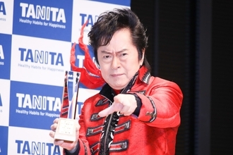来年歌手歴50年の水木一郎、90才まで現役続行宣言！『タニタ健康大賞』受賞で「夢にも思っていなかった」