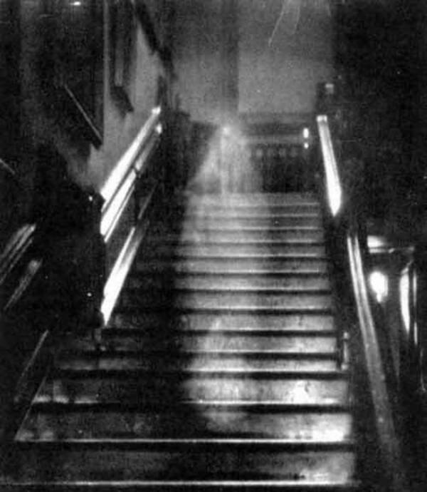 これが本物の幽霊 茶色の夫人 写真の謎 15年8月29日 エキサイトニュース
