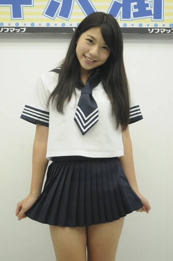 芹沢潤 日本一スカートの短い女子高生が超ミニスカートでイベントに登場 15年8月31日 エキサイトニュース