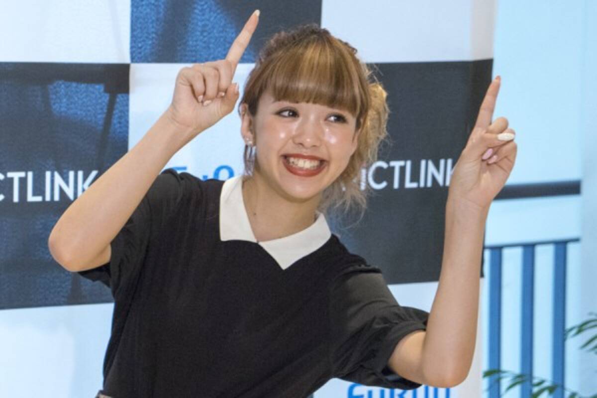 藤田ニコル おすすめポーズは にこるんビーム 15年9月14日 エキサイトニュース