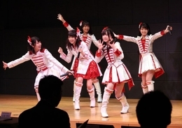 AKB48・チーム8 健康啓発をする地元企業を応援