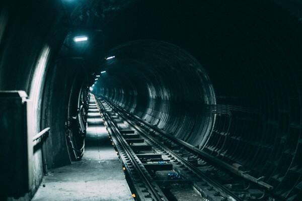 怖い話 駅の マグロ と 黒い小人 17年11月21日 エキサイトニュース 怖い話 駅の マグロ と 黒い小人 17年11月21日 エキサイトニュース