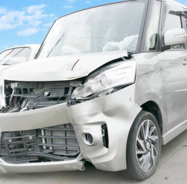 国道走行中に後部座席からサイドブレーキ 3人が怪我 46歳経営者の行動に驚愕 経験がある人も 18年8月21日 エキサイトニュース