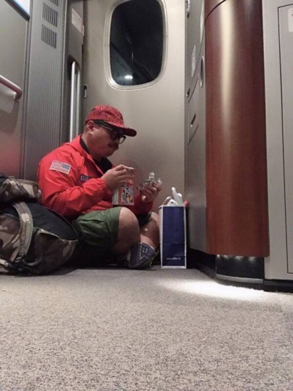 クロちゃん 不正乗車 の声相次ぎ炎上 グリーン券なしの乗車を写真投稿 18年11月27日 エキサイトニュース