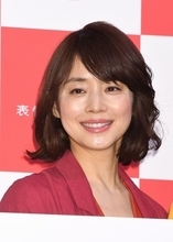 “奇跡のアラフィフ”石田ゆり子、独身の理由は大物俳優との不倫歴？【芸能界“ドロ沼”不倫ファイル】