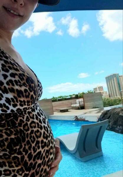 小原正子 妊娠7ヶ月でハワイ旅行 高齢妊婦 のマタニティ水着姿も公開で疑問の声殺到 19年5月7日 エキサイトニュース