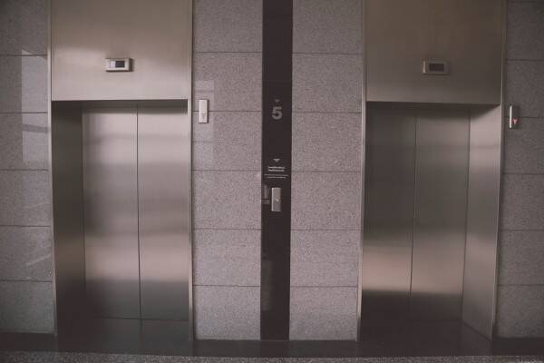 開いたエレベーターが突然落下 30歳男性が挟まれて死亡 もうエレベーターに乗らない 恐怖の声も 19年9月1日 エキサイトニュース