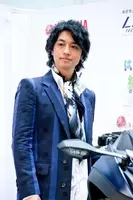 全裸で過激なシーンも 綾野剛が出演した バカ映画 を事務所が封印 有名人の消し去りたい 黒歴史 19年9月1日 エキサイトニュース 3 3