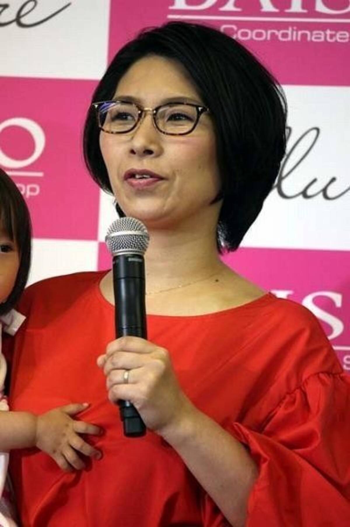 くわばたりえ 長男にキスを拒否される 子供の顔出し写真について苦言も 2019年11月1日 エキサイトニュース