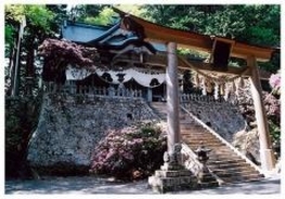 奈良の神社話その二十 神域に“埋められた”神宝の正体──十津川村・玉置(たまき)神社
