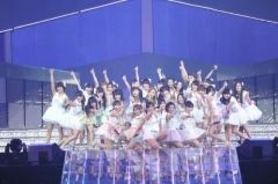 AKB48コンサート 26枚目のニュー・シングル「真夏のSounds good！」を初披露