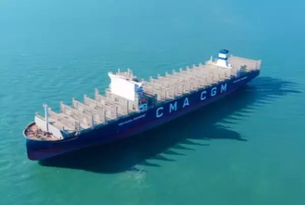 天津市で建造された初のメタノール二元燃料コンテナ船が仏企業に引き渡し