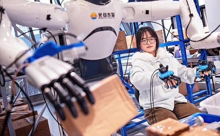 湖北省の「ロボット幼稚園」で働く若きロボットトレーナーたち―中国