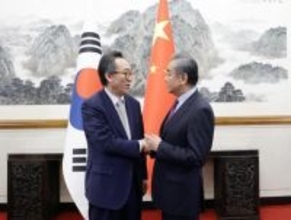 中国の王外交部長が韓国外相と会談