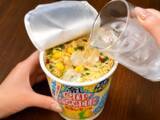 「「冷水を注ぐカップ麺」が日本で大ヒット＝韓国ネット「さすが日本」「おいしいの？」」の画像2